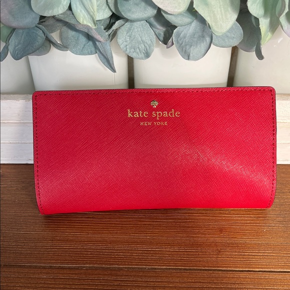kate spade Handbags - NWT Kate Spade Mikas pond pillbox Red Stacy Wallet